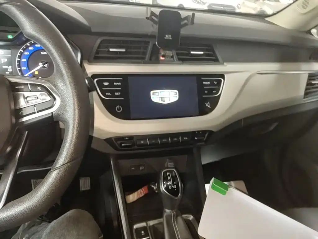 Geely Vision X3 — фото 10