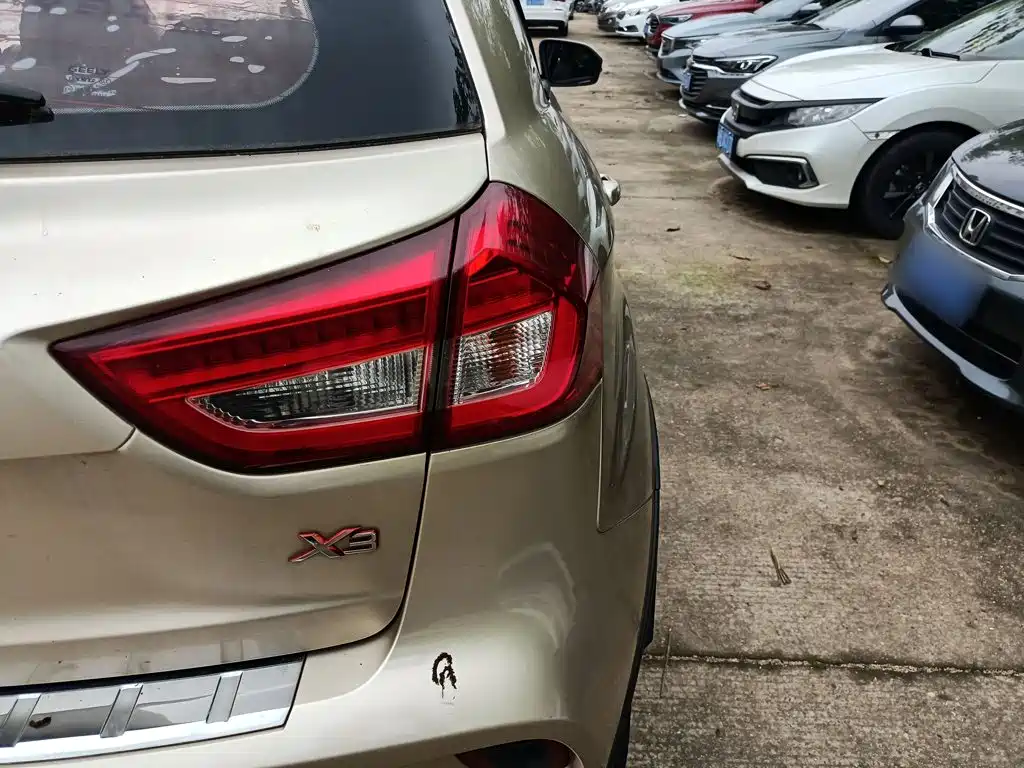 Geely Vision X3 — фото 8