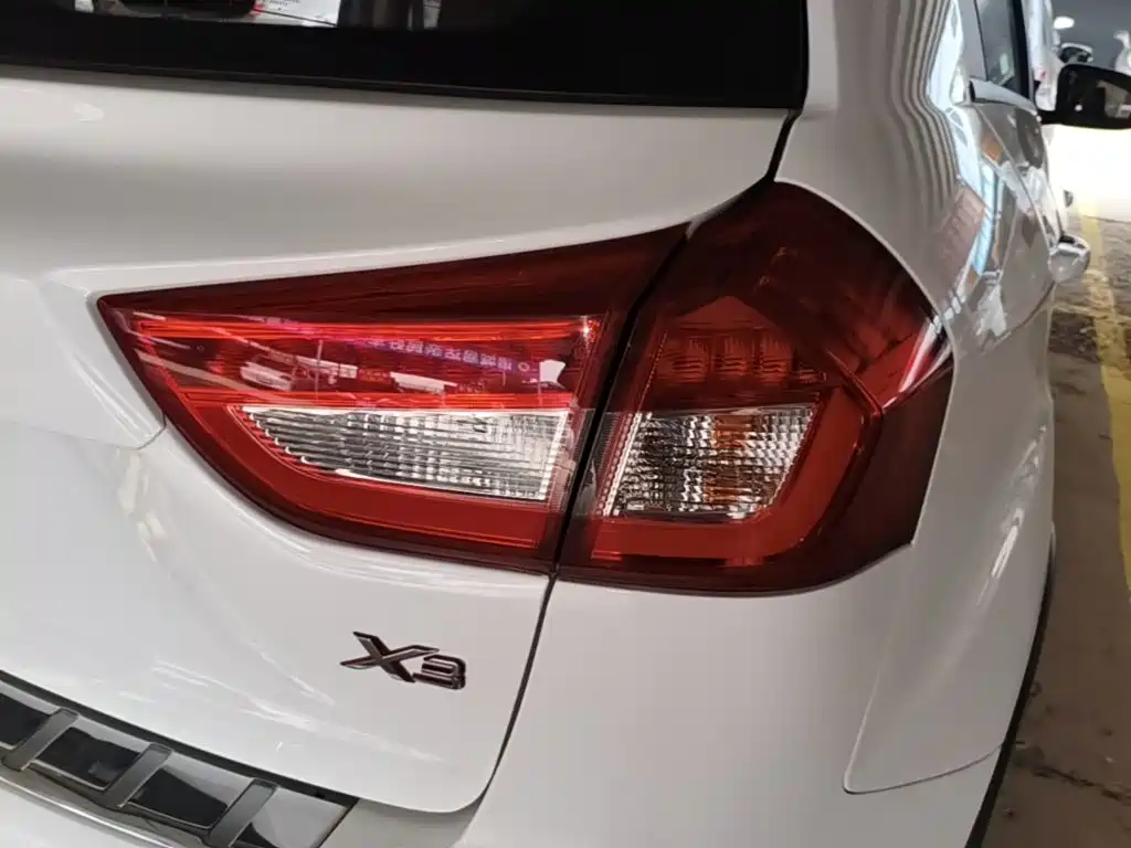 Geely Vision X3 — фото 8