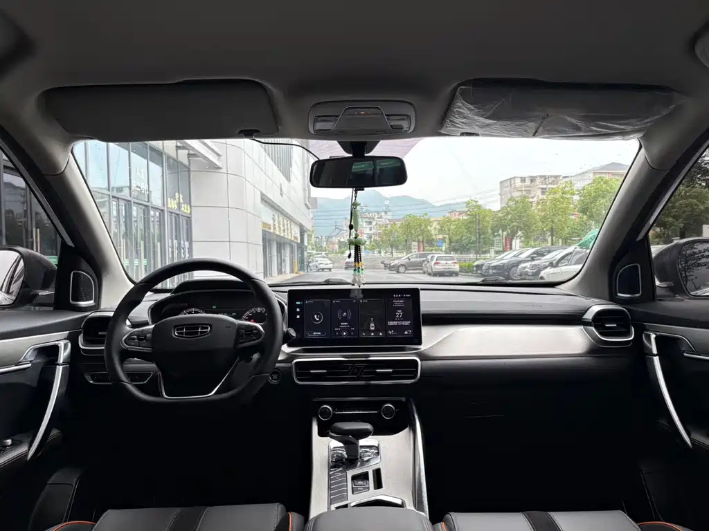 Geely Binyue — фото 10