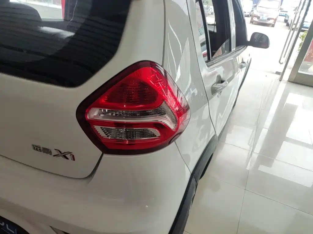 Geely Vision X1 — фото 8