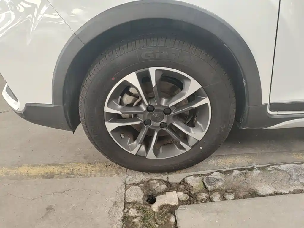 Geely Vision X3 — фото 23