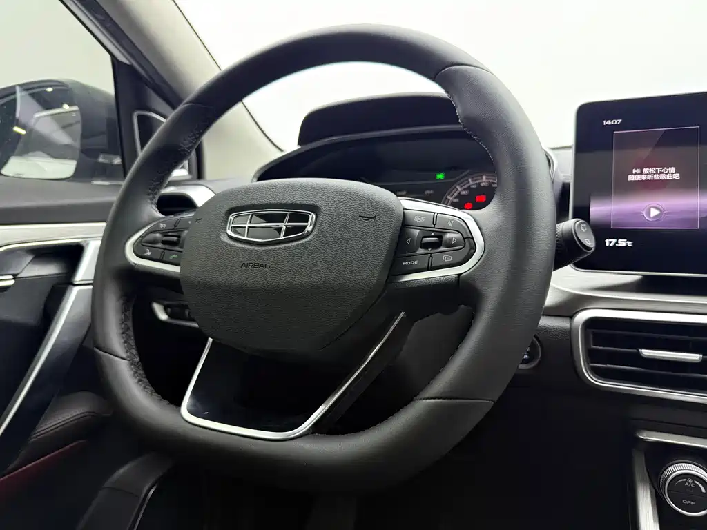 Geely Binyue — фото 15