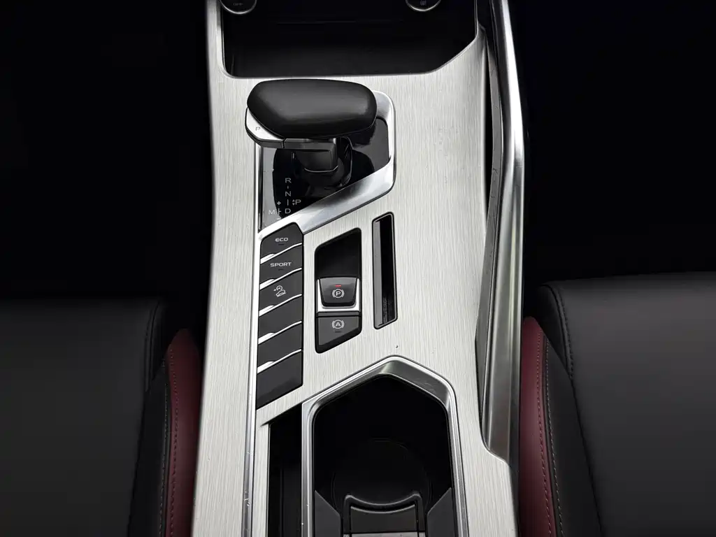 Geely Binyue — фото 16