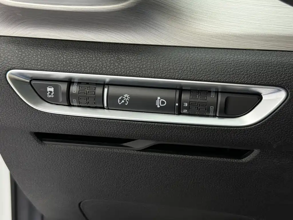 Geely Binyue — фото 19