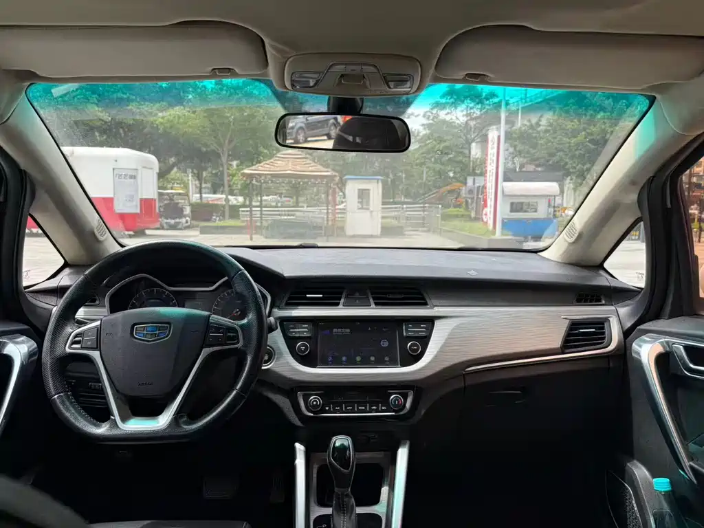 Geely Vision X3 — фото 4