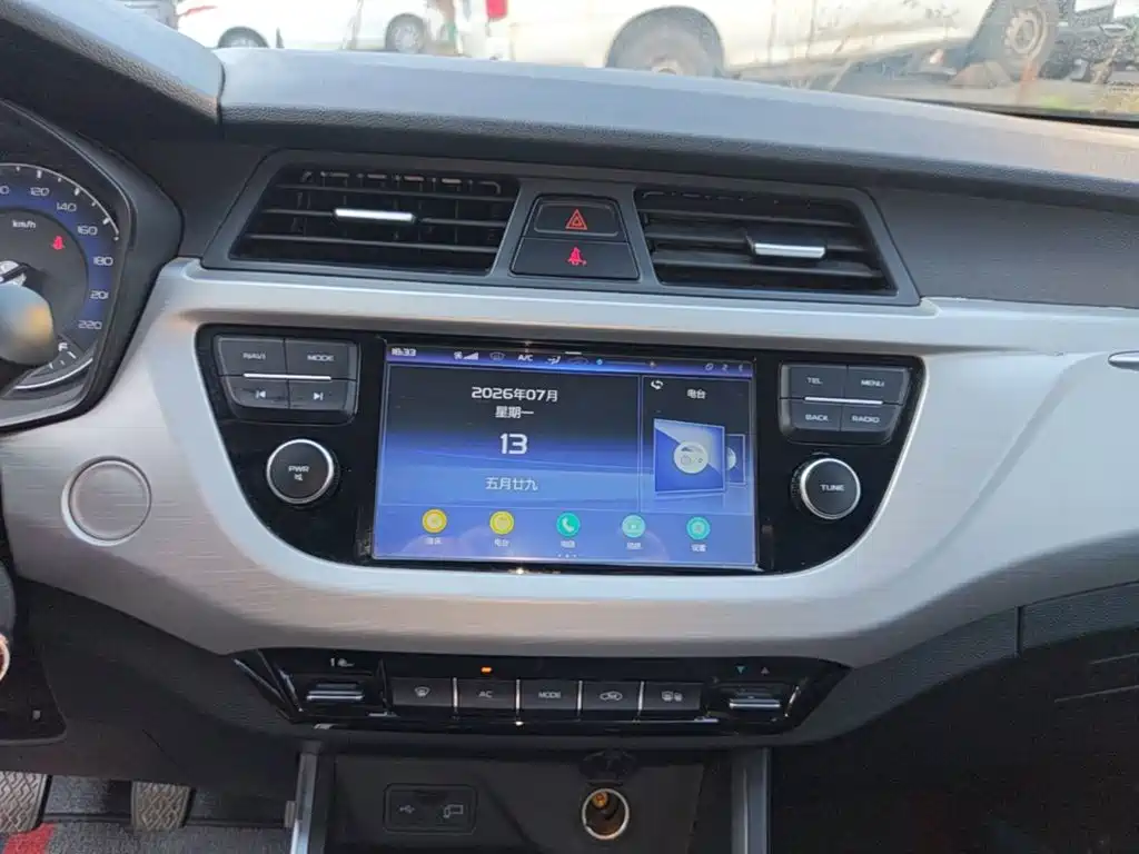 Geely Vision X3 — фото 13