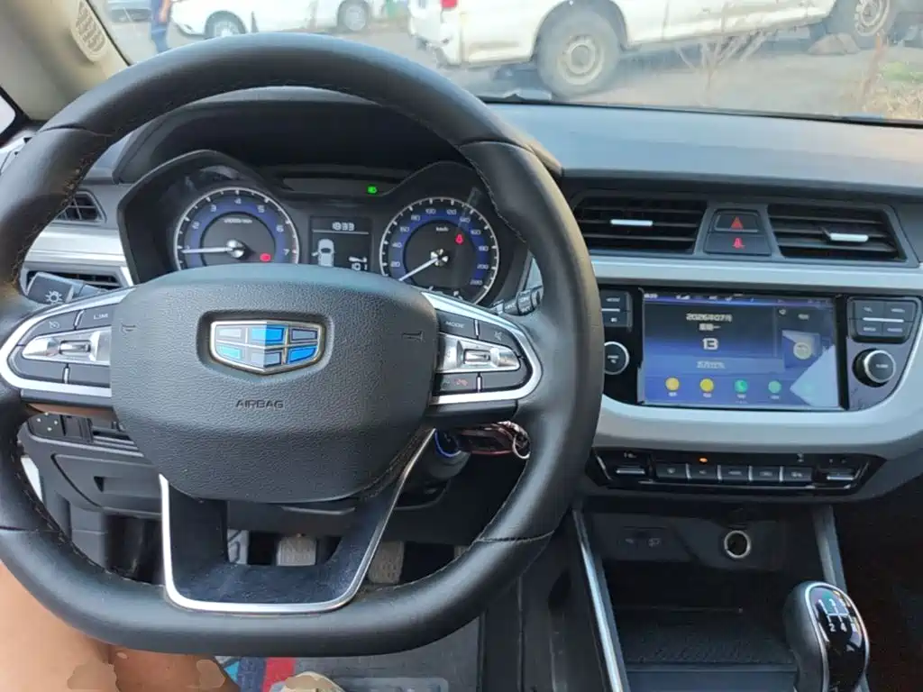 Geely Vision X3 — фото 10