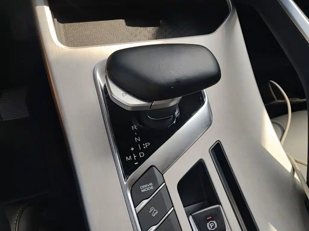 Geely Binyue — фото 14