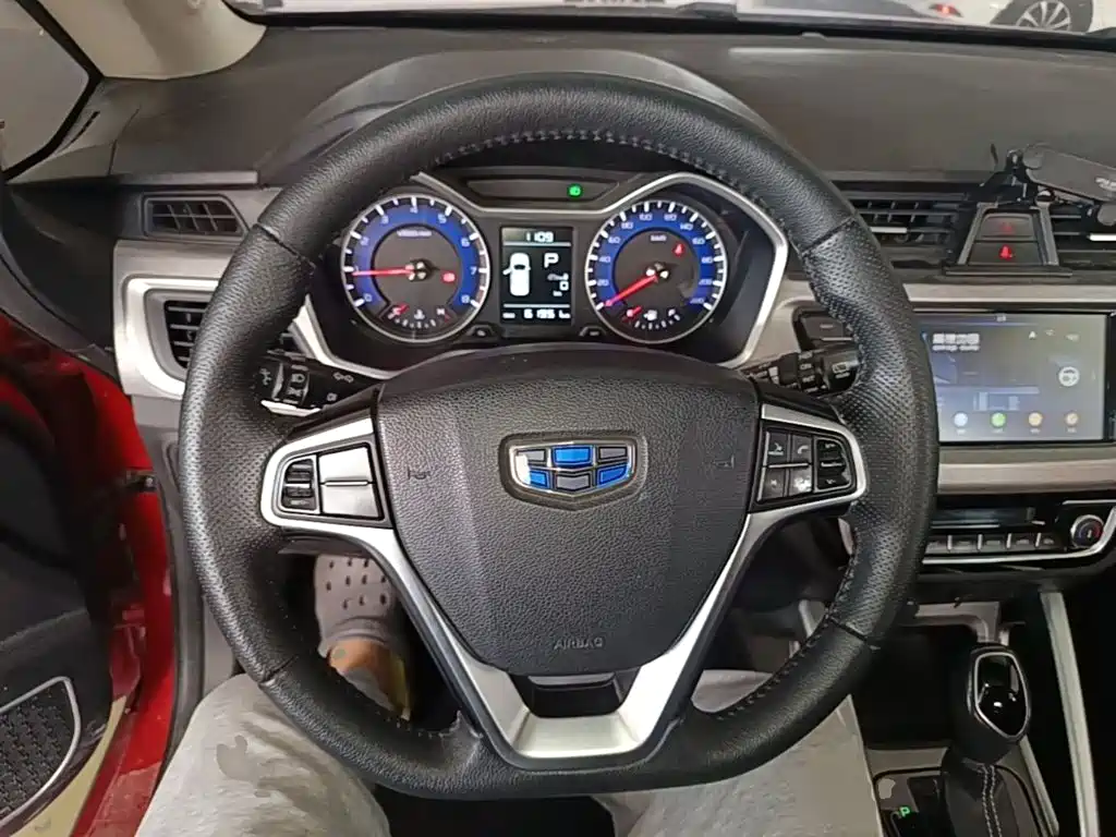Geely Vision X3 — фото 11