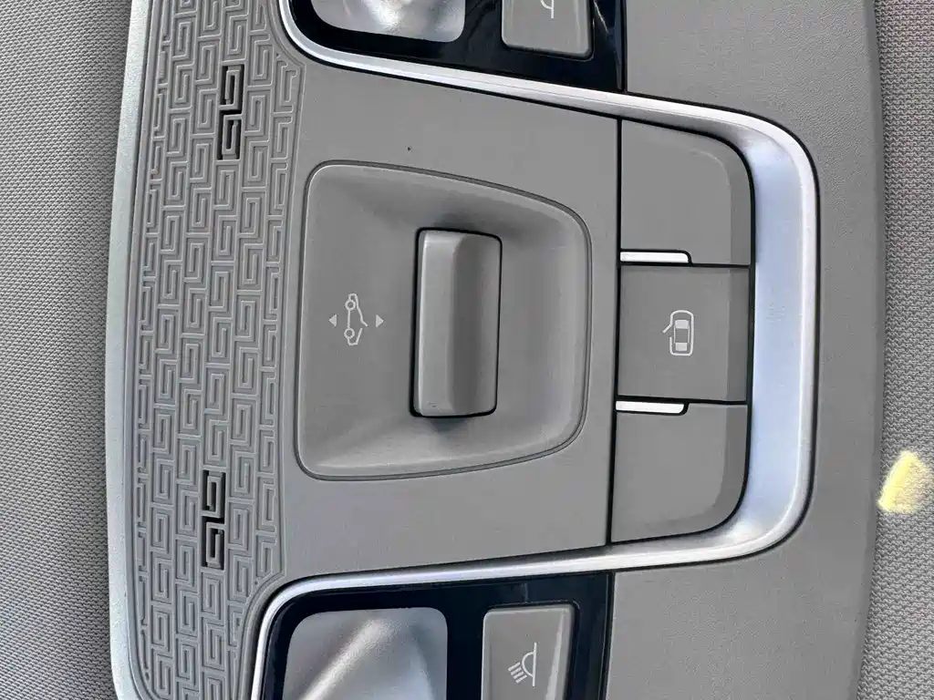 Geely Binyue — фото 13