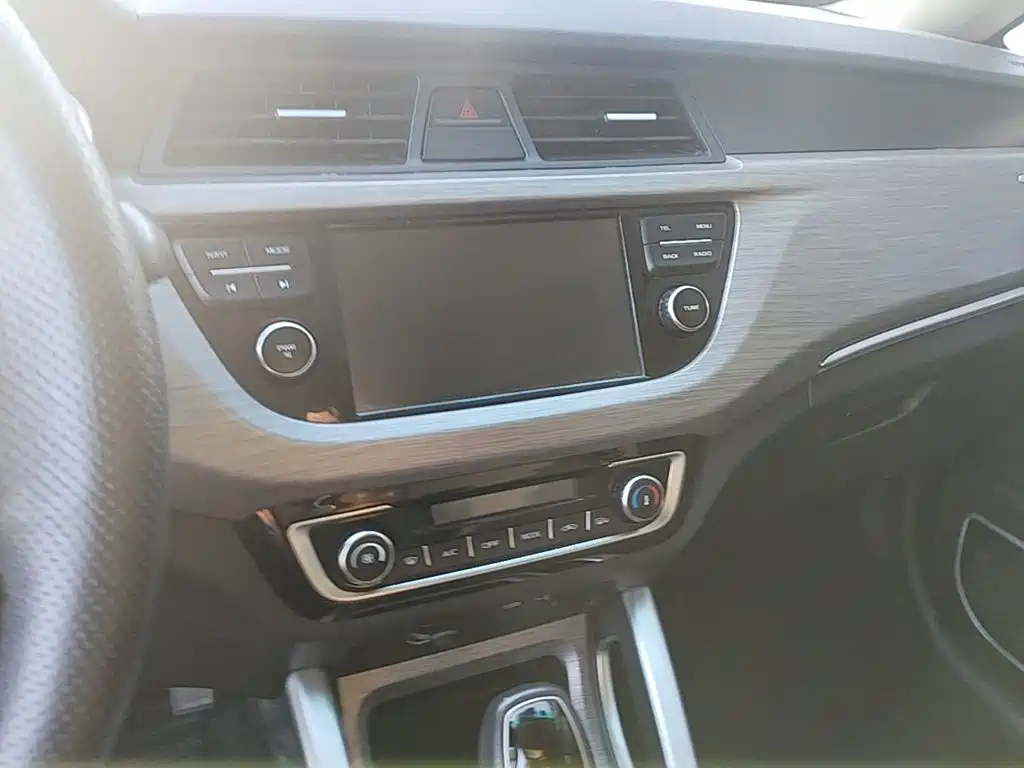 Geely Vision X3 — фото 13