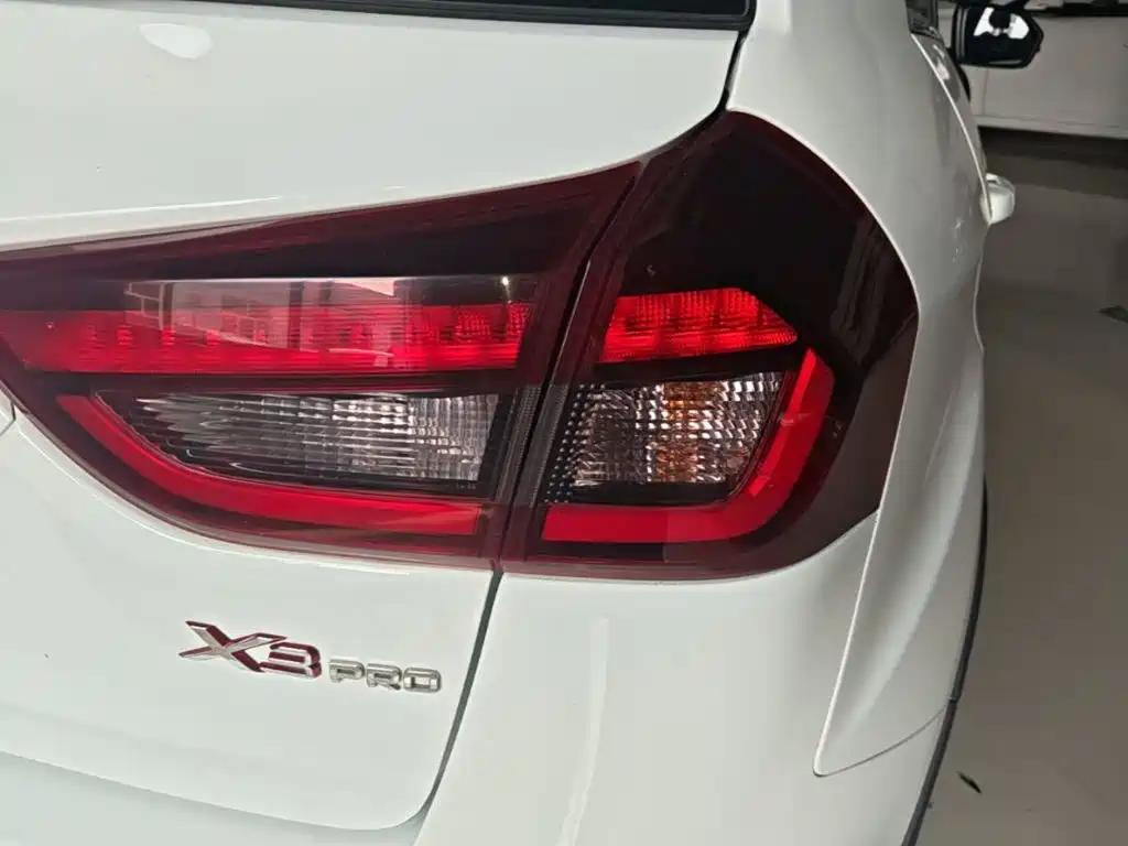 Geely Vision X3 — фото 8
