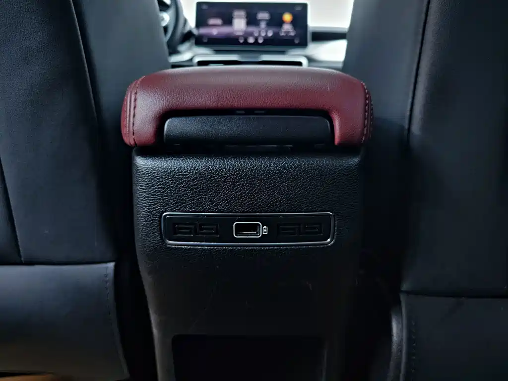 Geely Binyue — фото 11