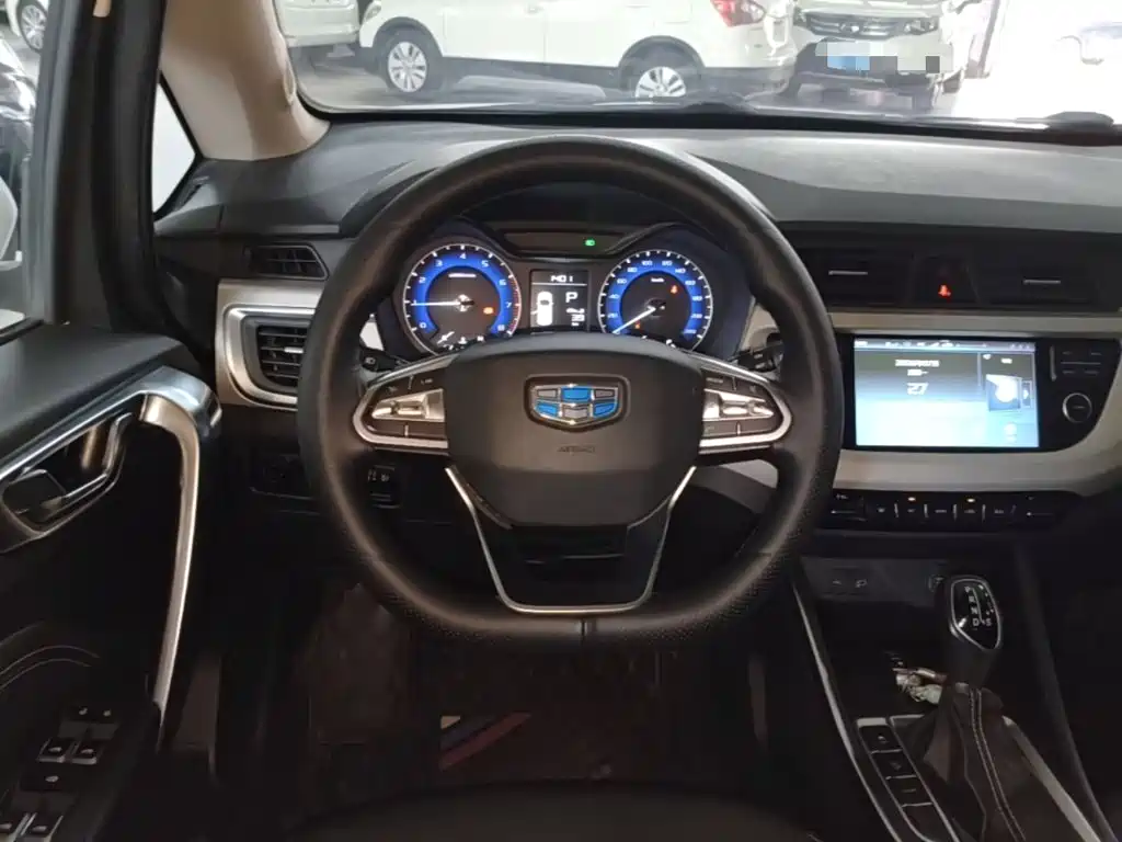 Geely Vision X3 — фото 11
