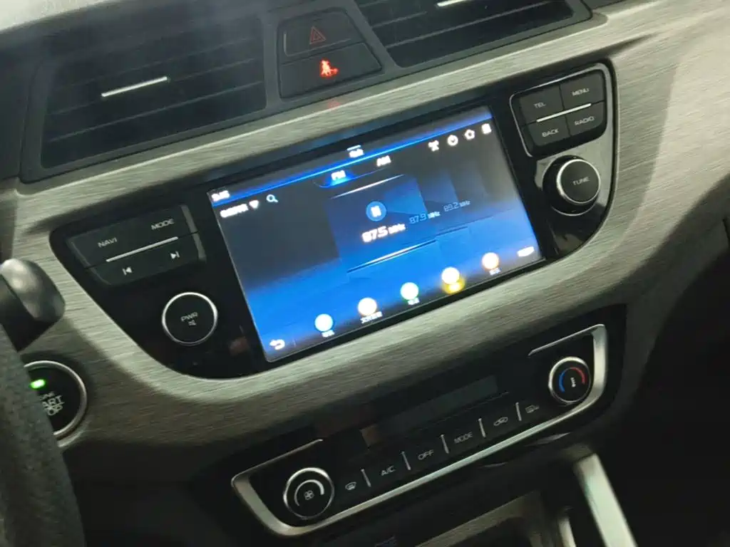 Geely Vision X3 — фото 9