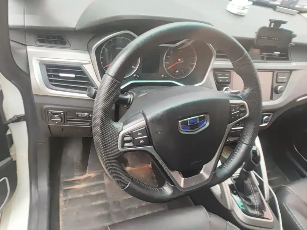 Geely Vision X3 — фото 3