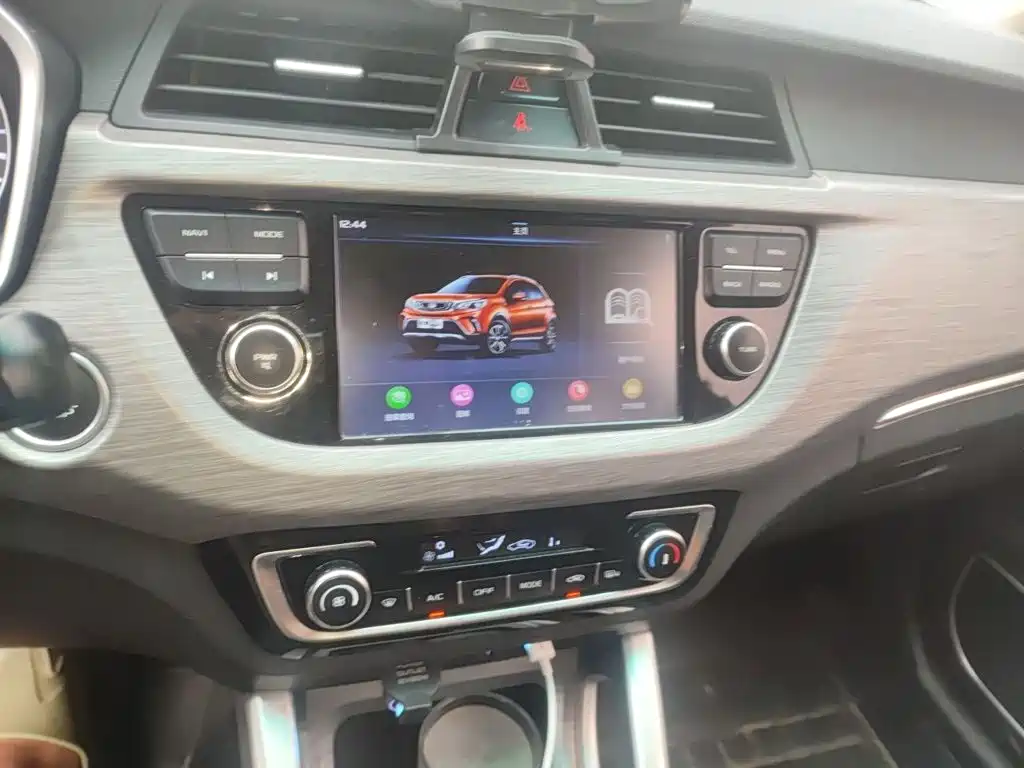 Geely Vision X3 — фото 6