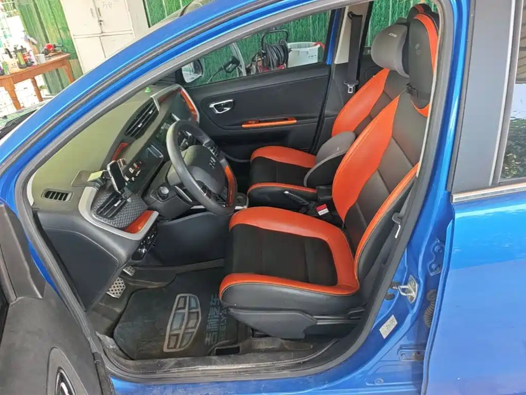 Geely Vision X1 — фото 11
