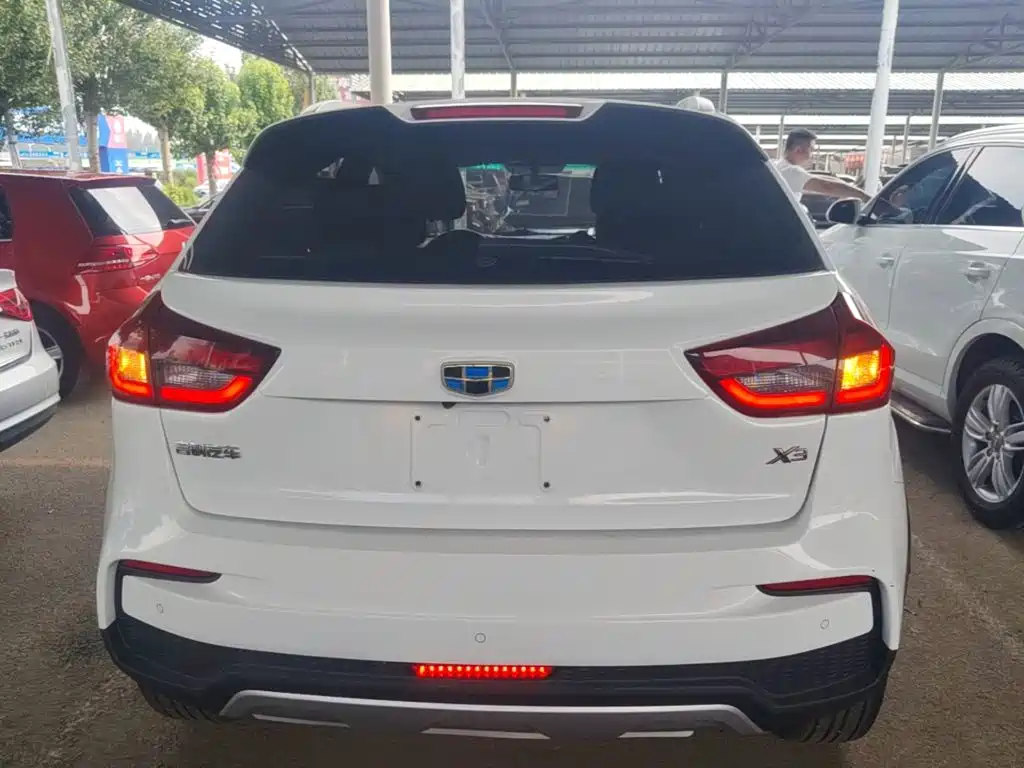 Geely Vision X3 — фото 6