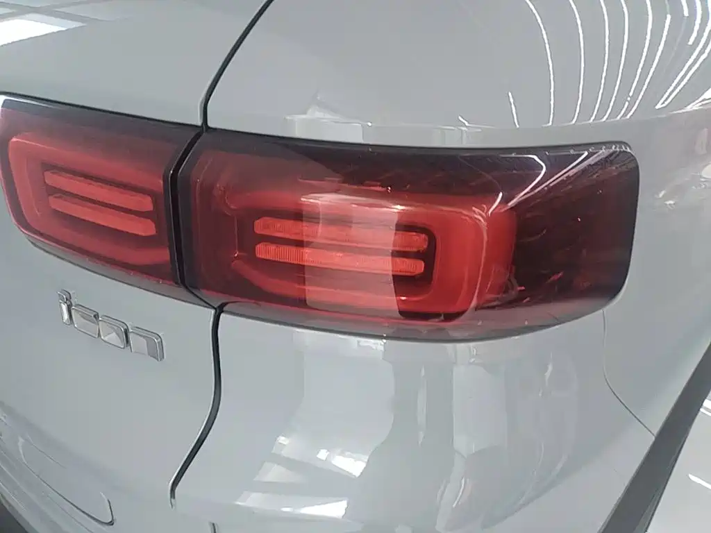 Geely Icon — фото 8