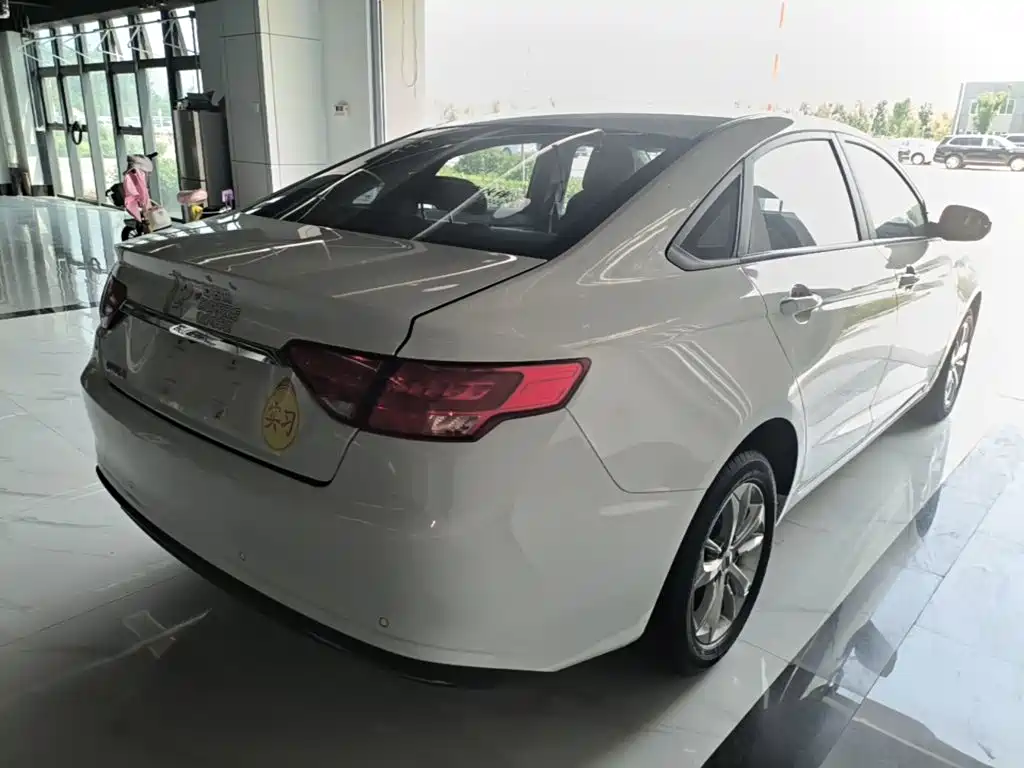 Geely Emgrand GL — фото 7