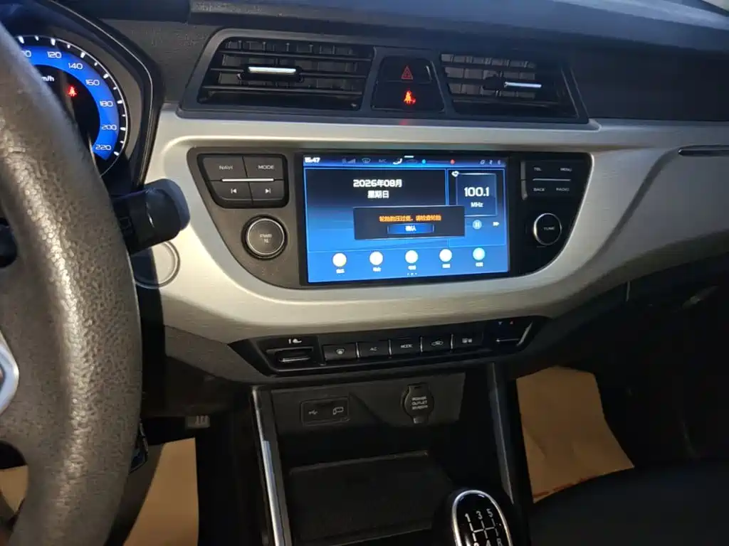 Geely Vision X3 — фото 13