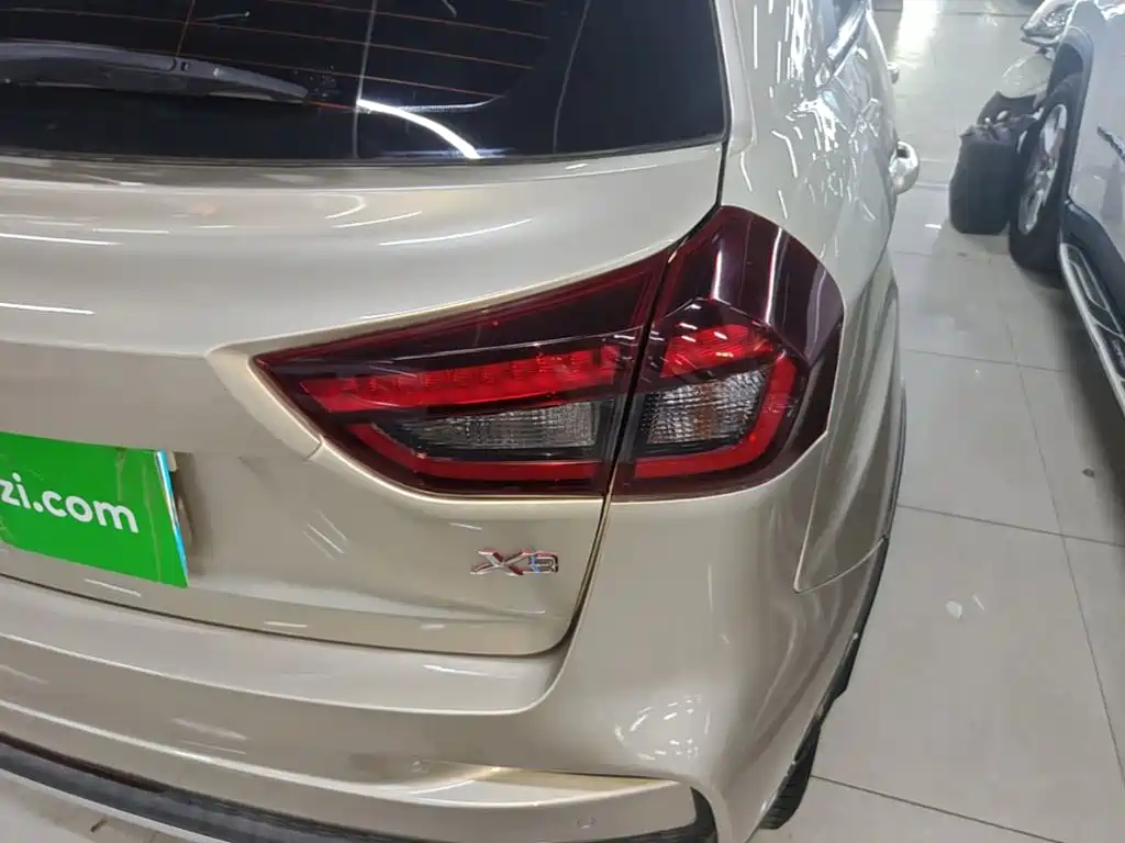 Geely Vision X3 — фото 8