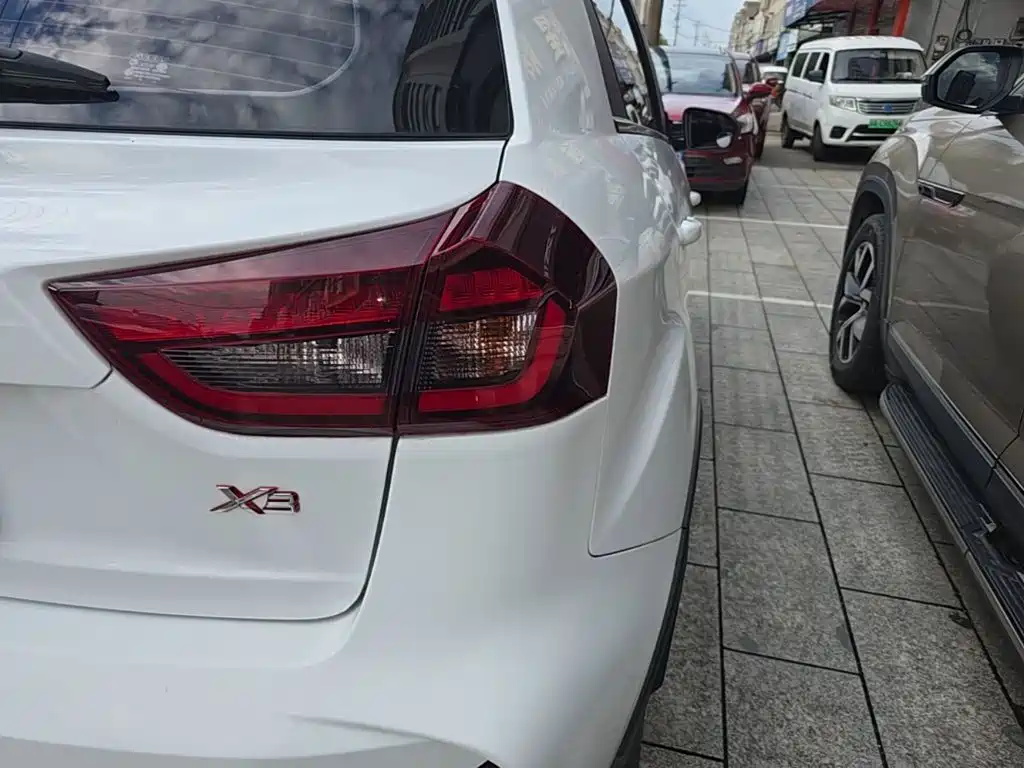 Geely Vision X3 — фото 8