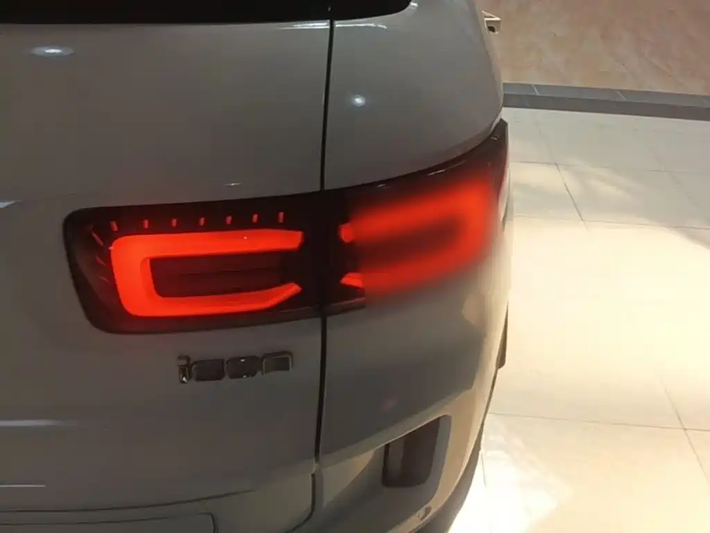 Geely Icon — фото 8