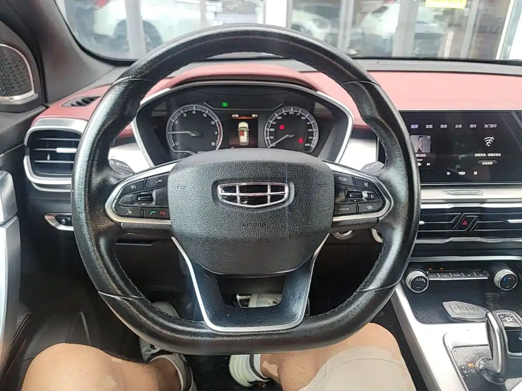 Geely Binyue — фото 11