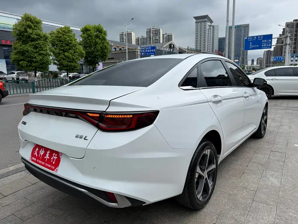 Geely Emgrand L — фото 4