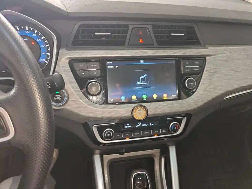 Geely Vision X3 — фото 13