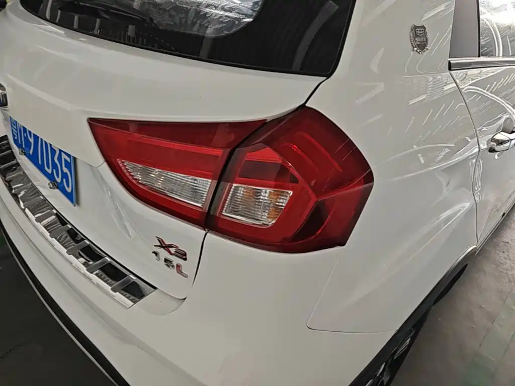 Geely Vision X3 — фото 8