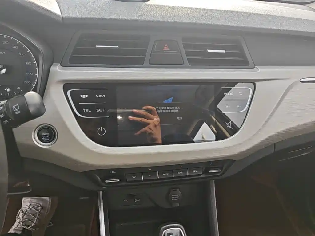 Geely Vision X3 — фото 13