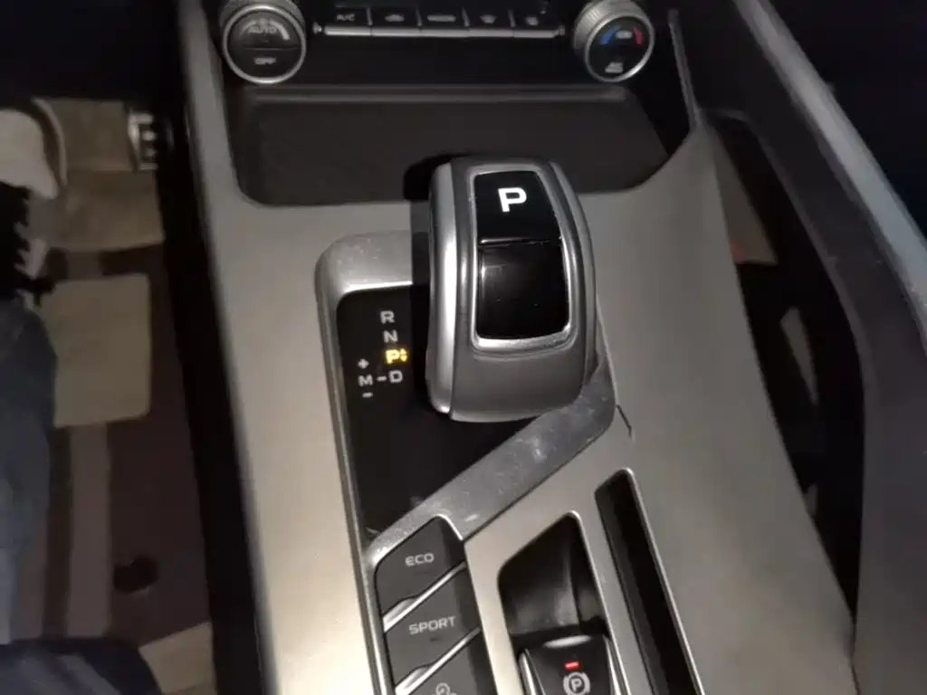 Geely Binyue — фото 14