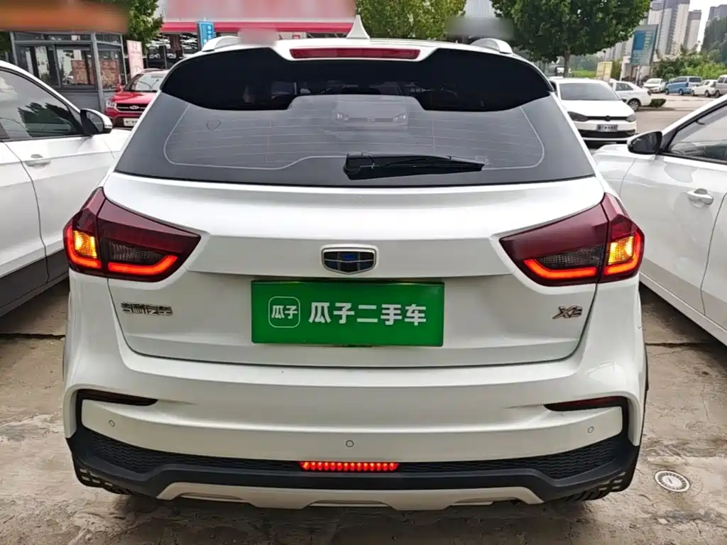 Geely Vision X3 — фото 6