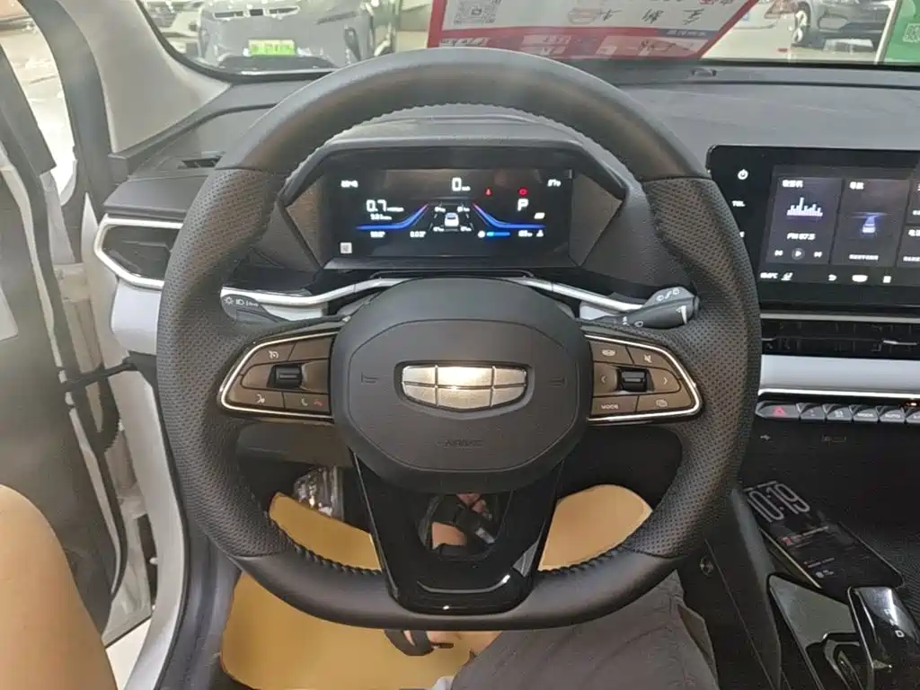 Geely Binyue — фото 11