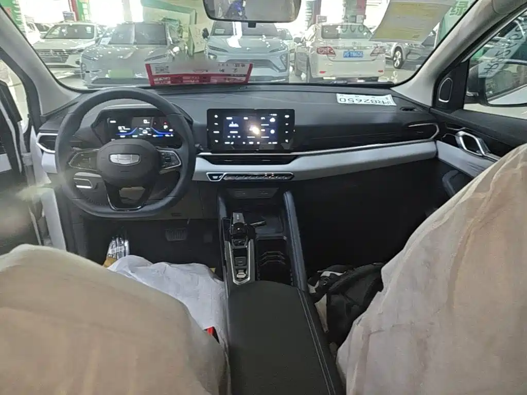 Geely Binyue — фото 10