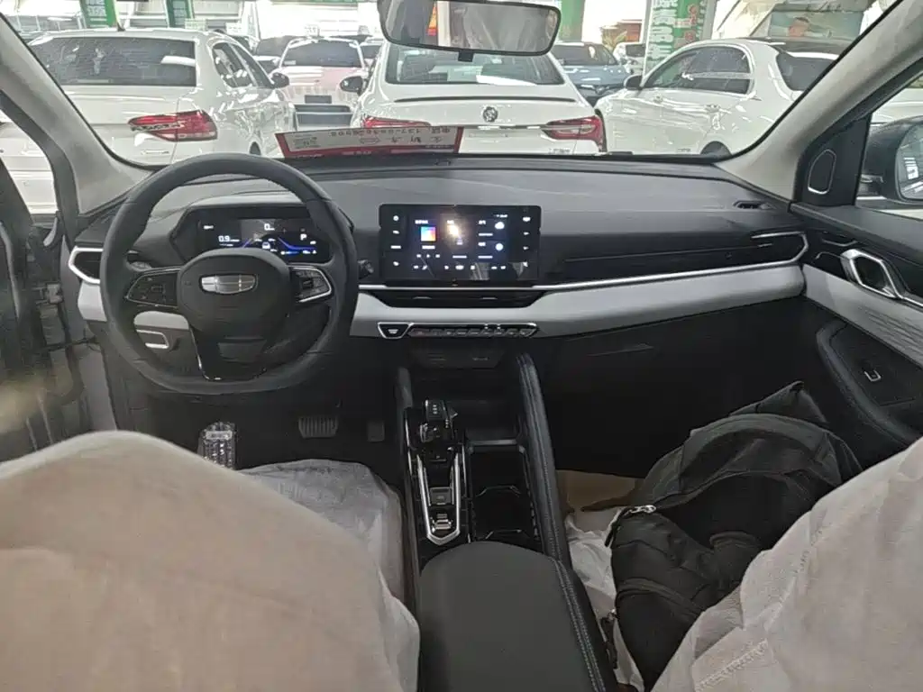 Geely Binyue — фото 10