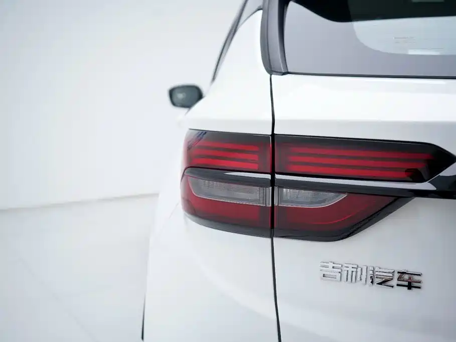 Geely Binyue — фото 14