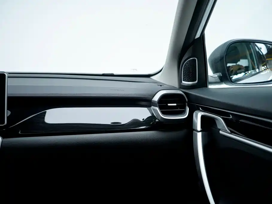 Geely Binyue — фото 17