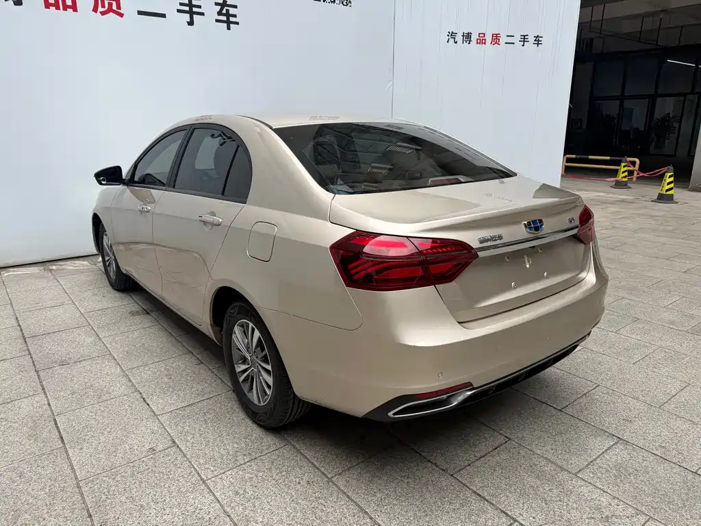 Geely Emgrand — фото 17