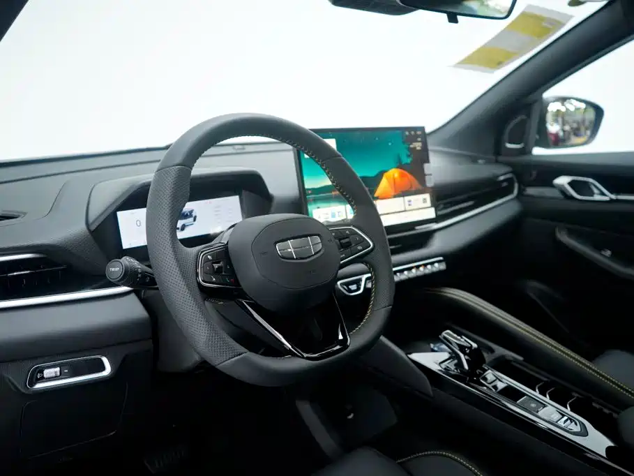 Geely Binyue — фото 11