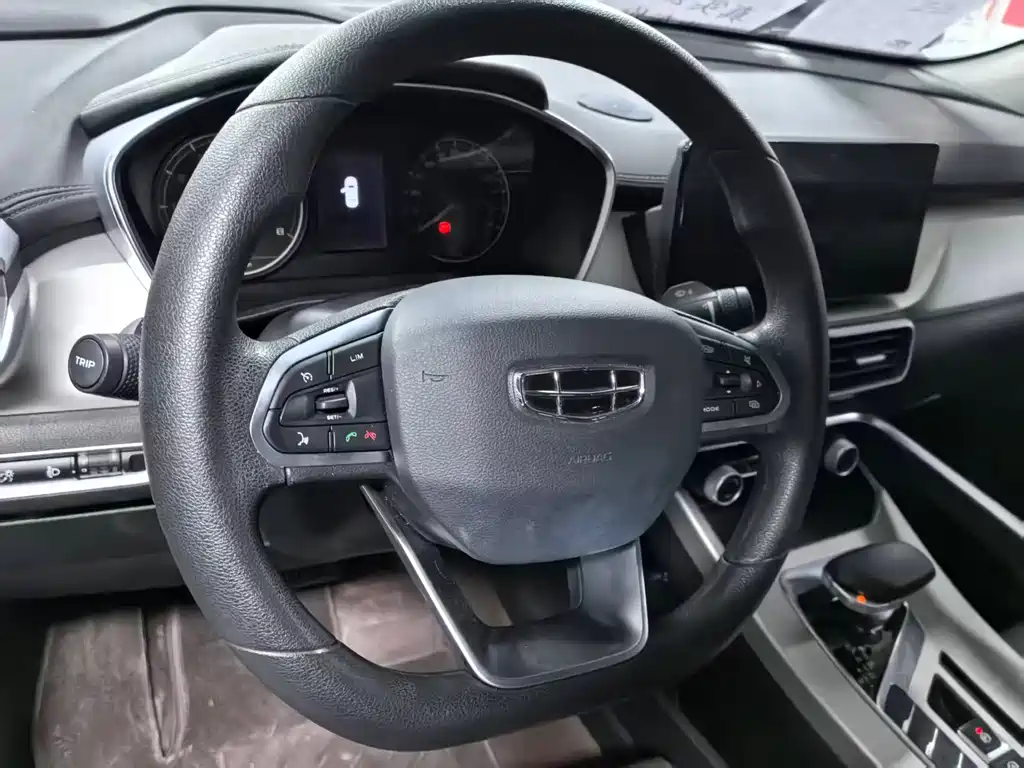 Geely Binyue — фото 10