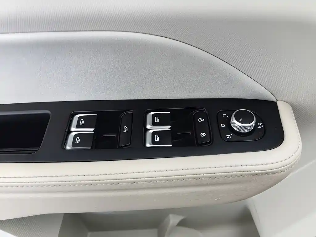 Geely Icon — фото 9