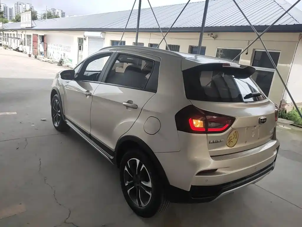 Geely Vision X3 — фото 5