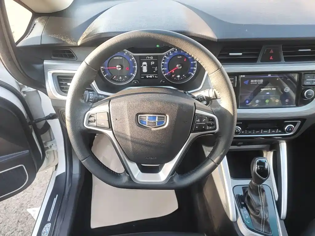 Geely Vision X3 — фото 11