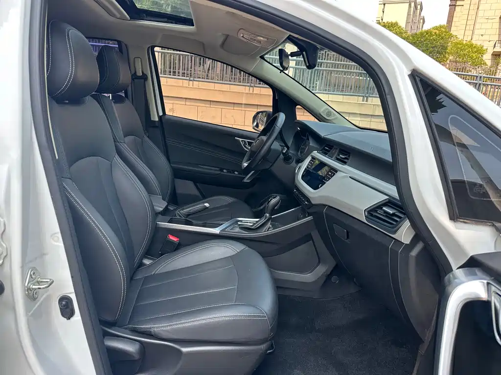 Geely Vision X3 — фото 10