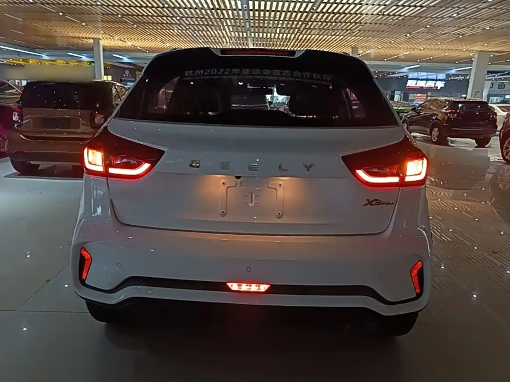 Geely Vision X3 — фото 6